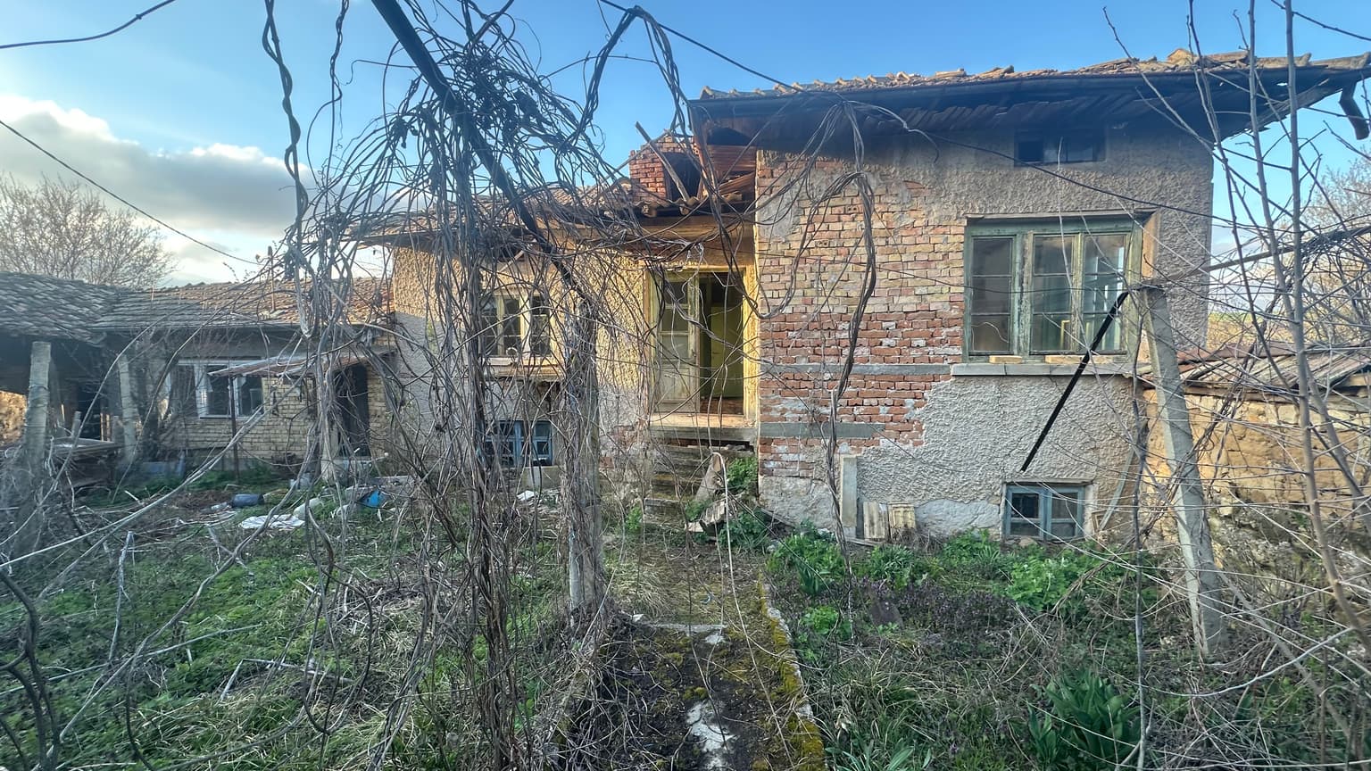 Canyon House - thumbnail 2