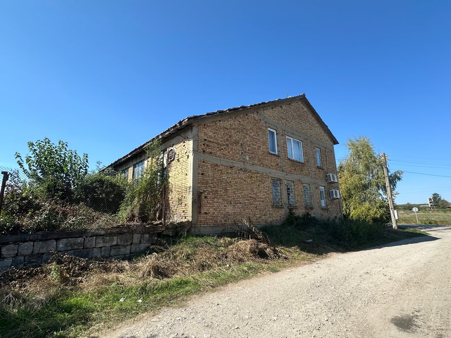 The House & Massive Warehouse - thumbnail 5