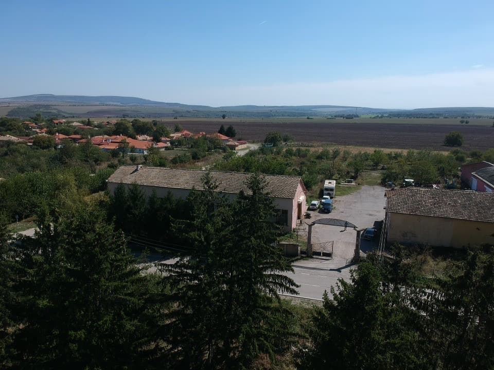 The House & Massive Warehouse - thumbnail 2