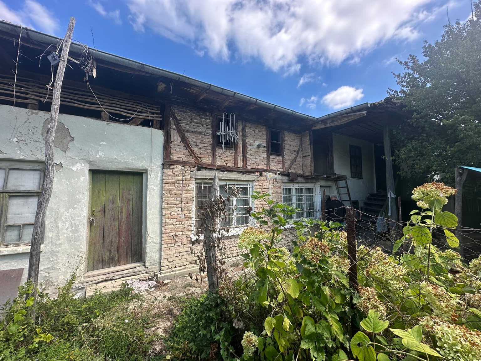 Cartwheel House - Lom Cherkovna - thumbnail 2