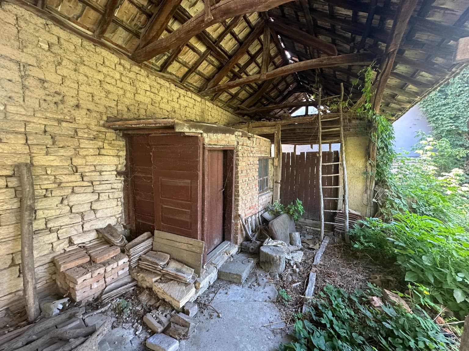 Cartwheel House - Lom Cherkovna - thumbnail 4