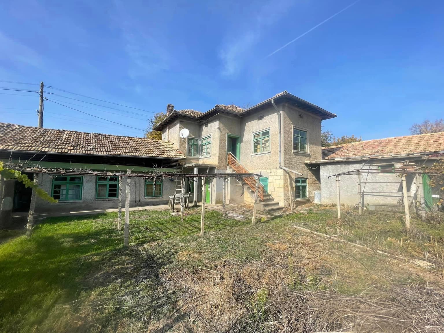 **SOLD** Green Gate House in Sadina