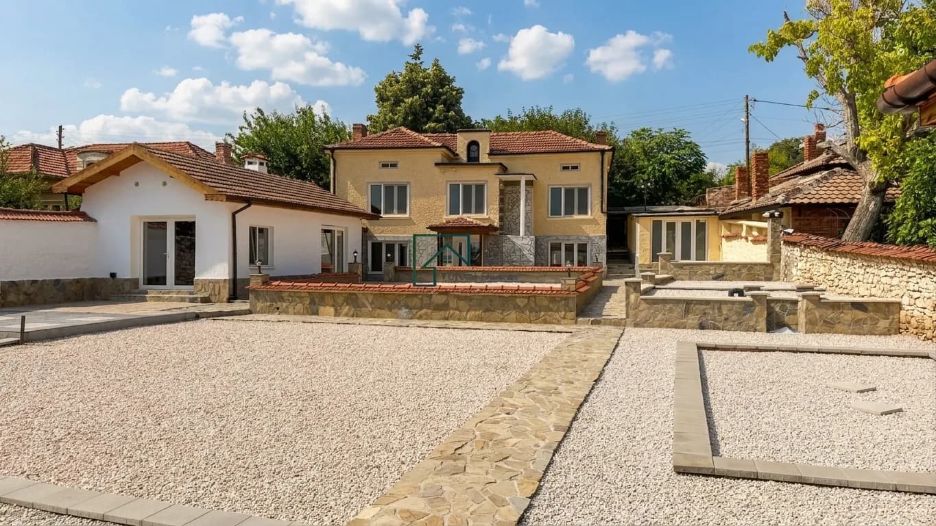 Courtyard House - Gorno Belevo in Gorno Belevo, 4 bedrooms property