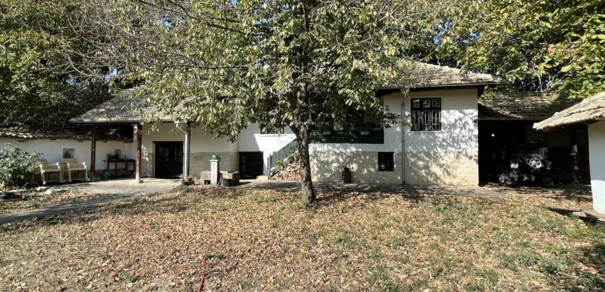 *SOLD* Linden Farmhouse – Lomtsi