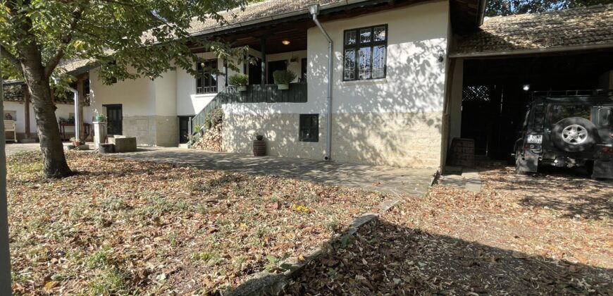 *SOLD* Linden Farmhouse – Lomtsi