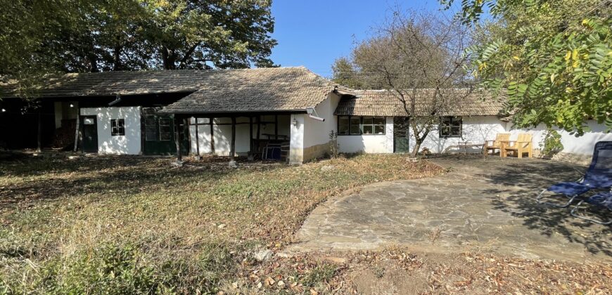 *SOLD* Linden Farmhouse – Lomtsi