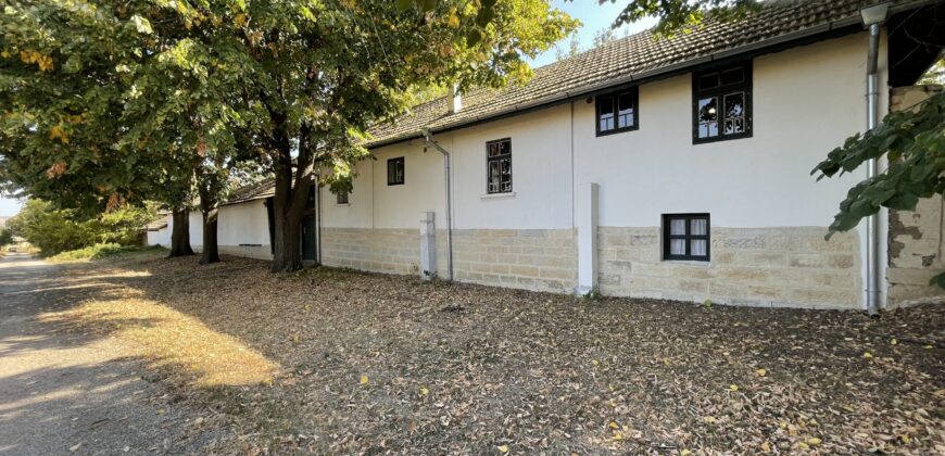 *SOLD* Linden Farmhouse – Lomtsi