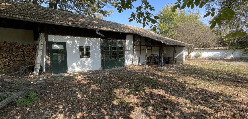 *SOLD* Linden Farmhouse – Lomtsi