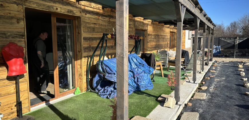 Lucy’s Lodges – Lozen