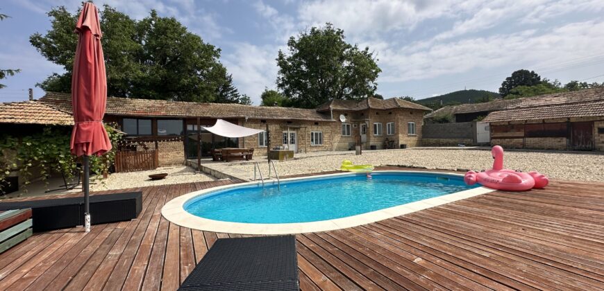 Little Paradise – Sadina