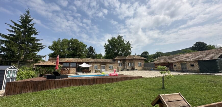 Little Paradise – Sadina