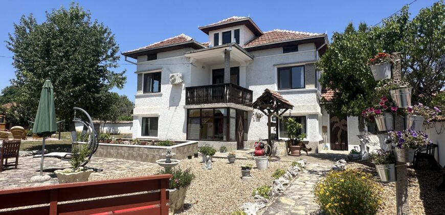 Villa Dennis – Nikyup