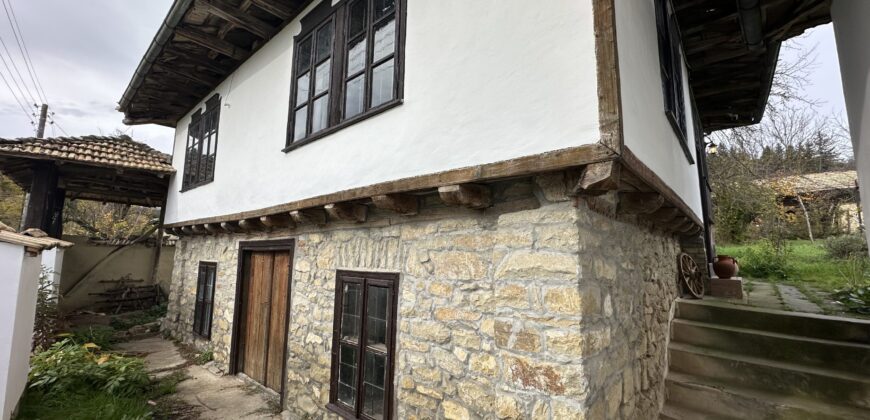 *SOLD* Carpenters House – Zvezda