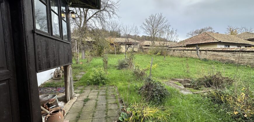 *SOLD* Carpenters House – Zvezda