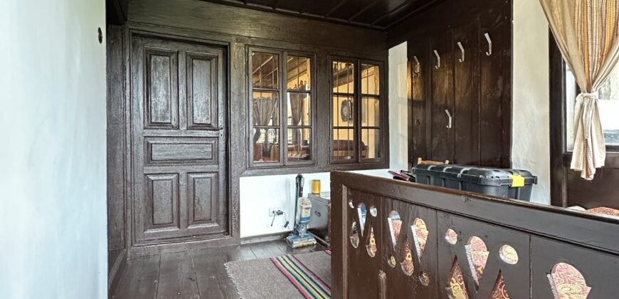 *SOLD* Carpenters House – Zvezda