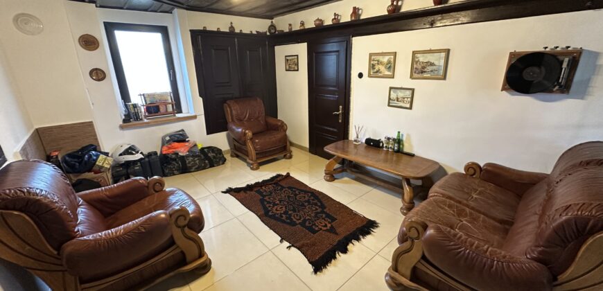 *SOLD* Carpenters House – Zvezda