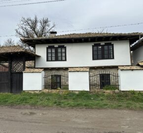 *SOLD* Carpenters House – Zvezda