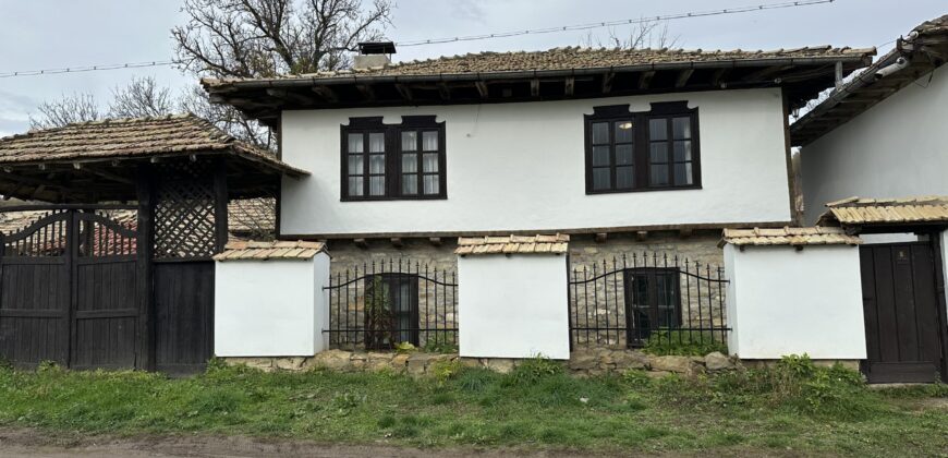 *SOLD* Carpenters House – Zvezda