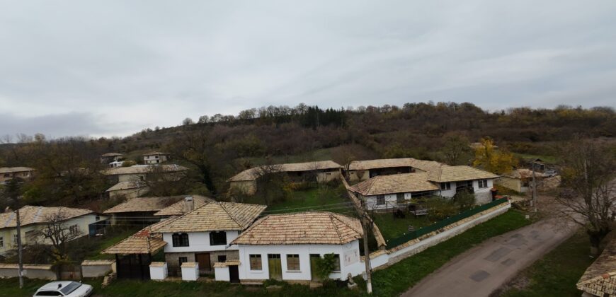 *SOLD* Carpenters House – Zvezda