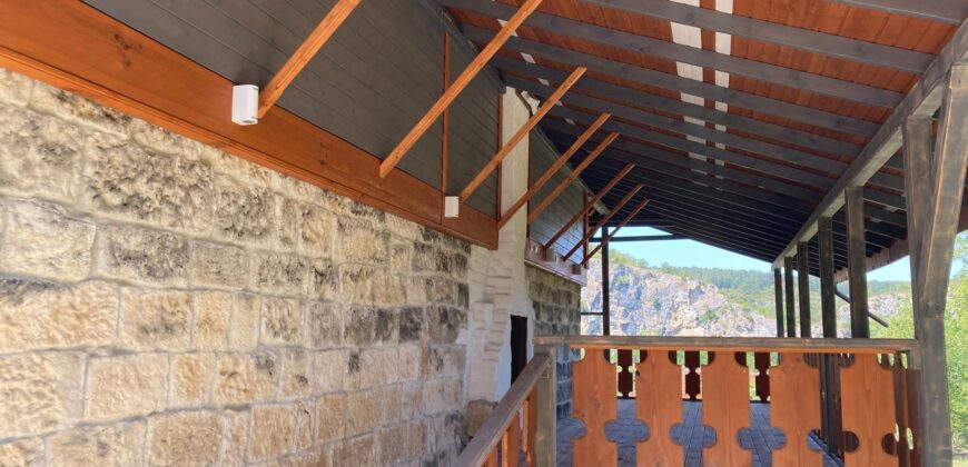 Fortress View Retreat – Cherven