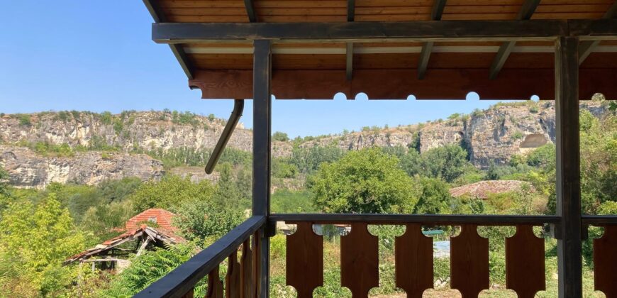 Fortress View Retreat – Cherven