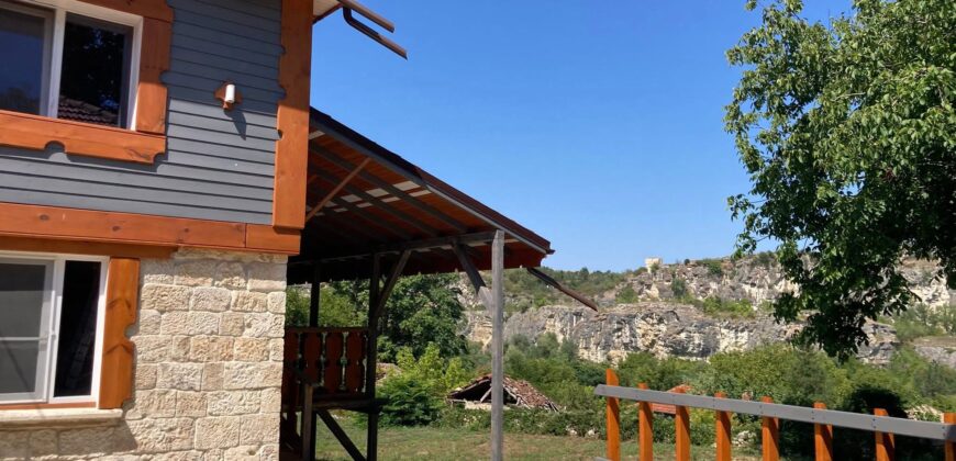 Fortress View Retreat – Cherven